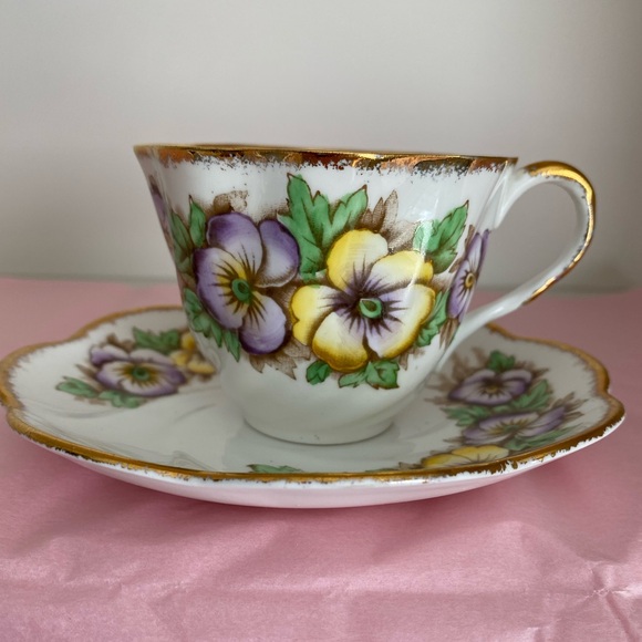 EUC Vtg Salisbury Fine Bone China Teacup and Saucer in a Pansy Pattern - Picture 3 of 9